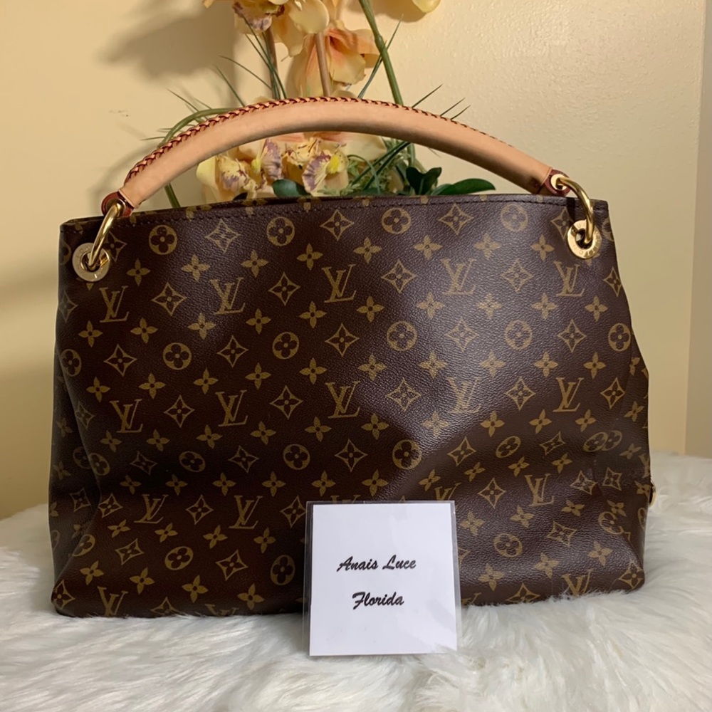 Authentic Louis Vuitton: Artsy MM